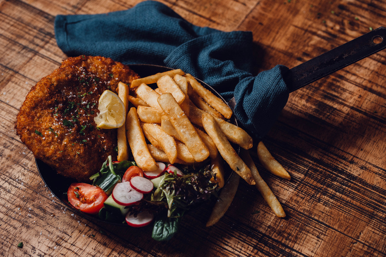 Excursión a pie por Hahndorf After Dark con comida incluida