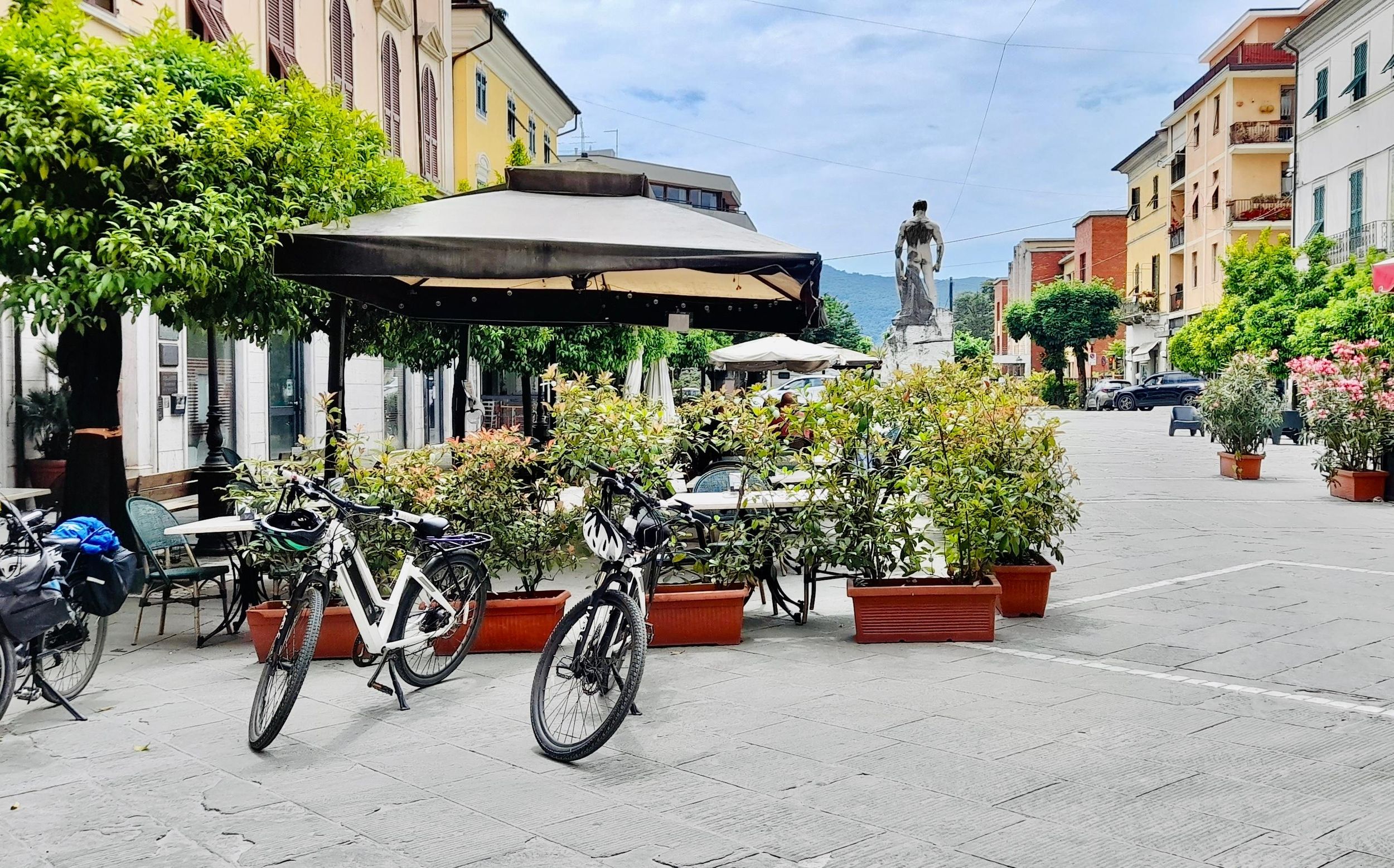Forte Dei Marmi: E Bike Tour und versteckte Juwelen mit einem Einheimischen