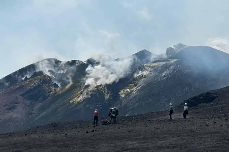 Gipfel des Ätna 3300 m: Trekking auf dem aktiven Vulkan. Foto: GetYourGuide