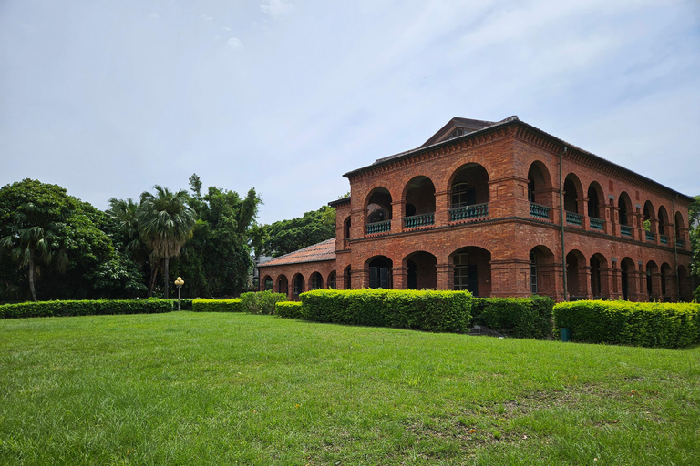 Tamsui: Historic Landmarks and Riverside Morning Tour Small-Group Tour Only