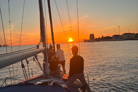 Sunset aboard a sailboat in Lisbon! Sunset aboard a sailing boat in Lisbon!