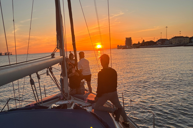 Sunset aboard a sailboat in Lisbon! Sunset aboard a sailing boat in Lisbon!