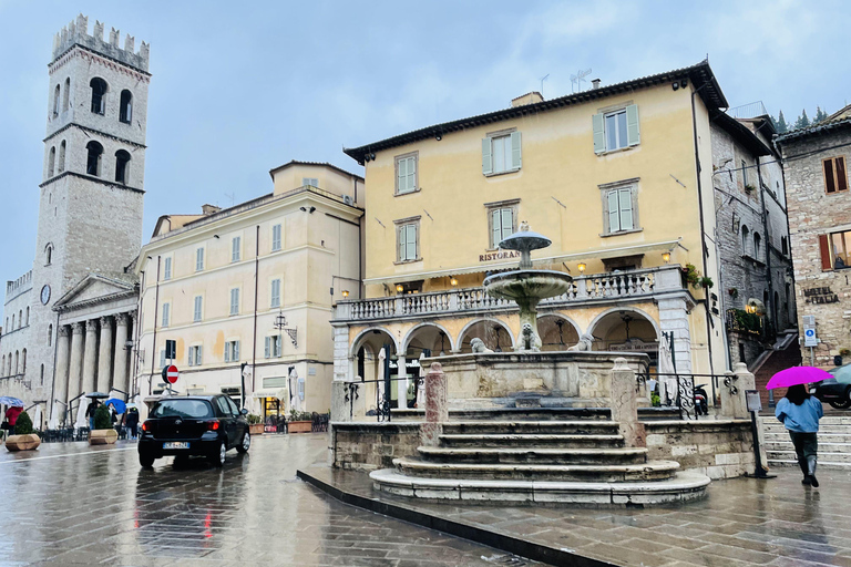 Assisi: Three Saints, St Carlo, Francis & Clare Walking Tour Spanish Tour