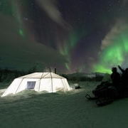Polarlichter-Schneemobil-Schlitten-Tour