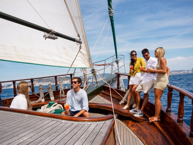 Barcelona Sailing Cruise with Local Tapa