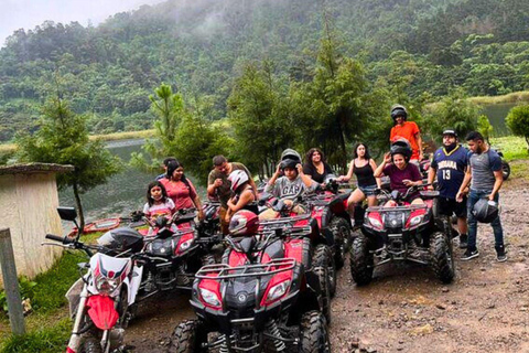 Grüne Lagune auf Quadbikes