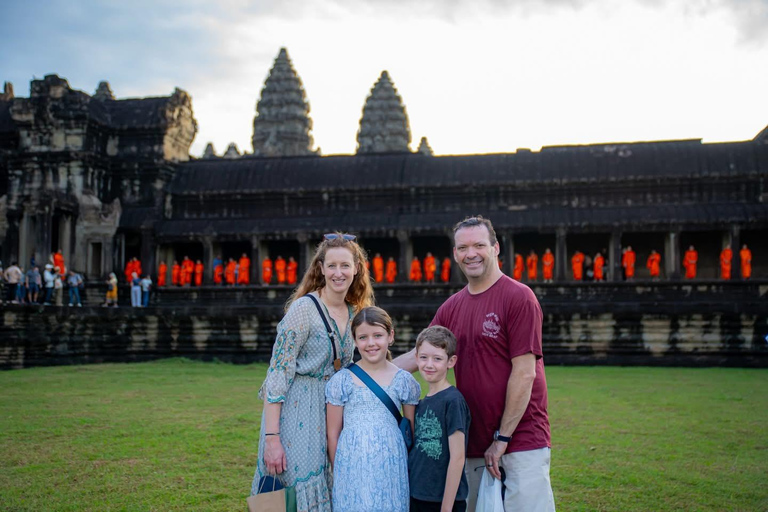 Siem Reap: 2-Day Private Angkor Wat Tuk-Tuk Tour in Spanish Spanish Driver: 2-Day Private Angkor Temples & Banteay Srei