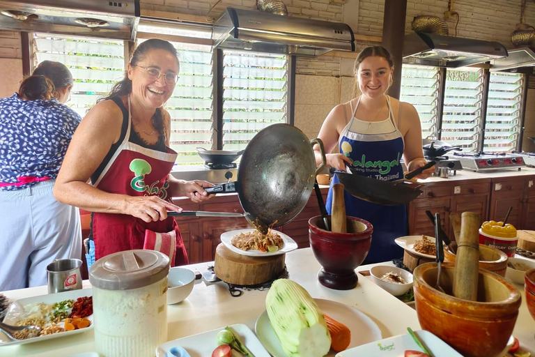 Chiang Mai: Morning Cooking Class with Market Visit