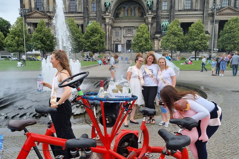 Bierfiets &amp; Partyfiets: Onvergetelijke stadstour door Berlijn incl. pick-up