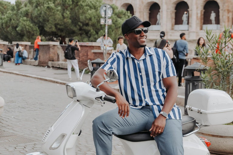 Rome: Vespa Ride in the Streets with Photography Vespa tour