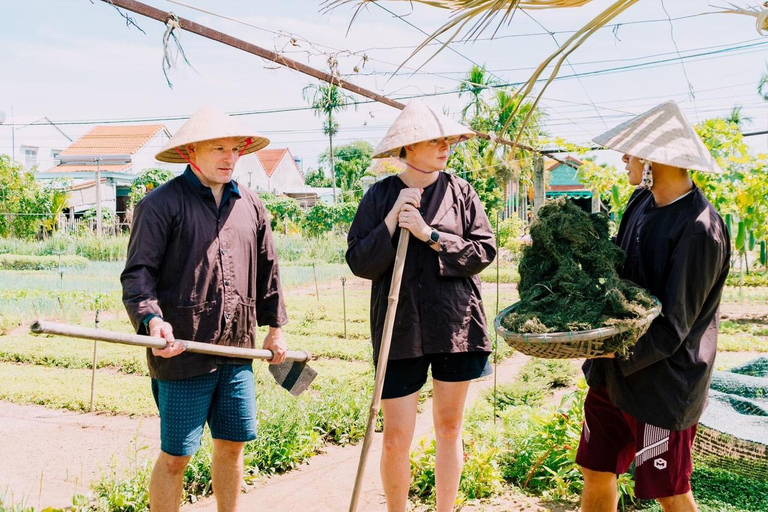 Passeio de bicicleta pelo campo, agricultura, mercado e aula de culinária em Hoi AnExcursão particular