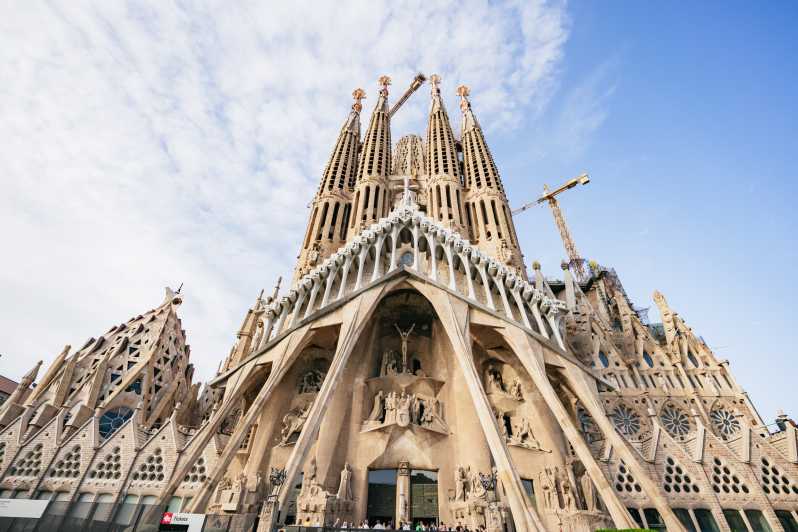 Sagrada Familia: Sagrada Sagrada: Fast-Track Access Guided Tour
