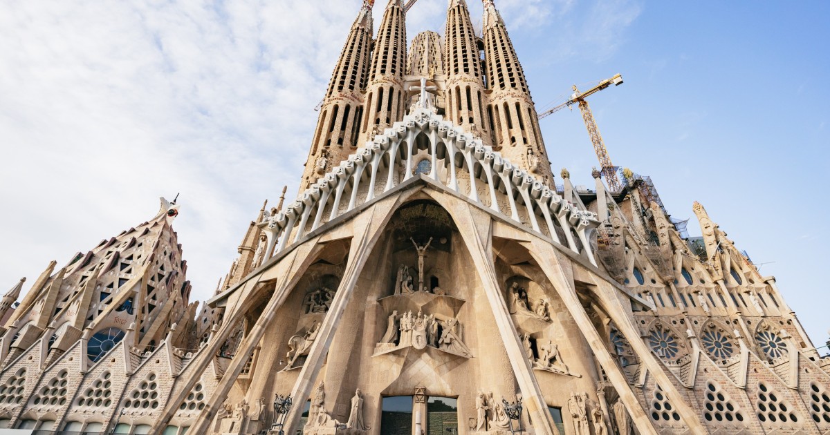 Barcelona: Sagrada Familia Skip-the-Line Entry Ticket & Tour | GetYourGuide