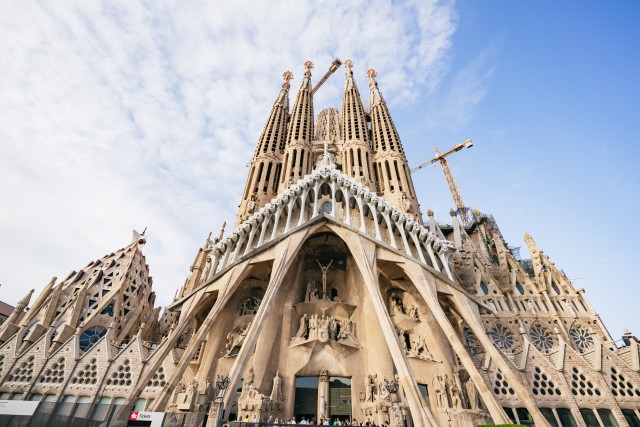 Visit Barcelona Sagrada Familia Skip-the-Line Entry Ticket & Tour in Barcelone