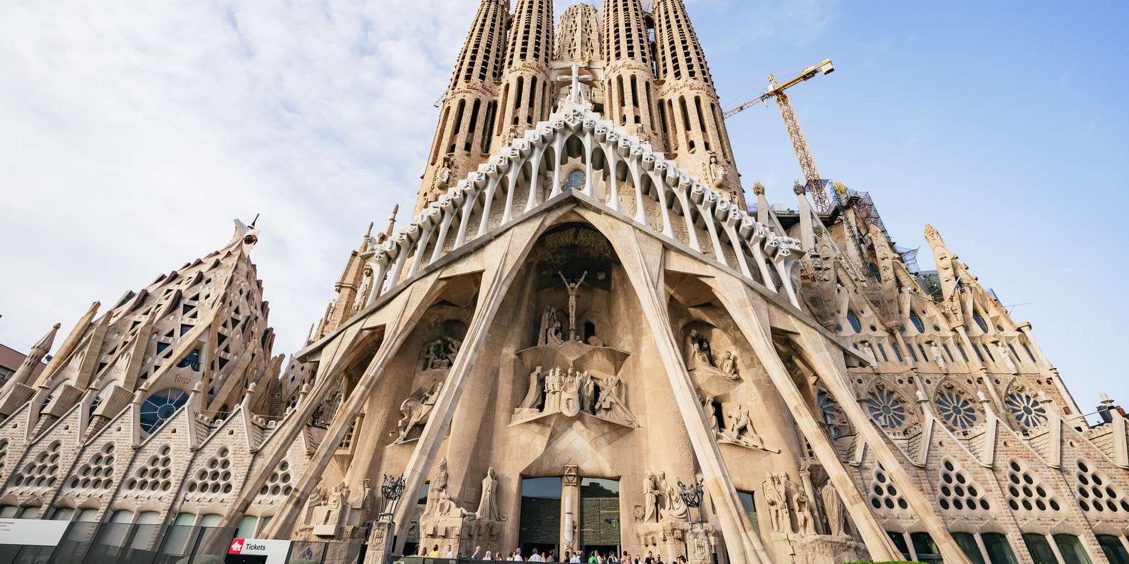 Visitors entering the Sagrada Familia past the ticket line, Barcelona