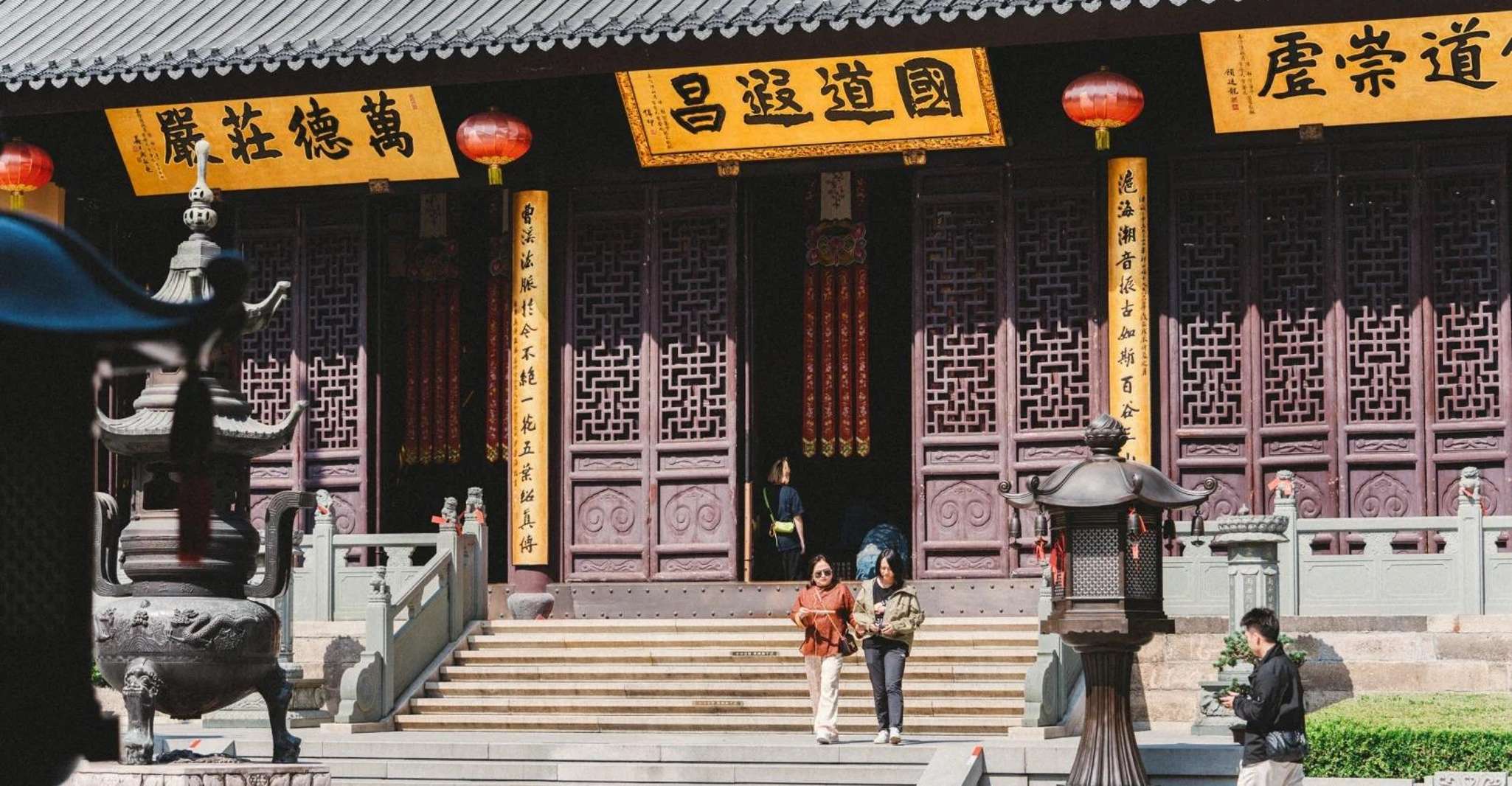 Shanghai: Jade Buddha Temple and Local Food Tour photo 5