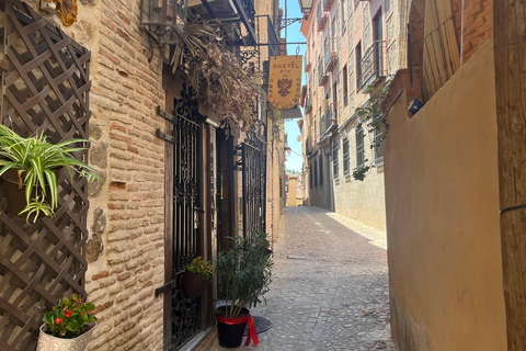 Toledo: Excursion from Madrid with a cultural tour guide and van