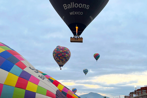 Teotihuacan: Varmluftsballongflygning Sky BalloonsTeotihuacan: Flyg med varmluftsballong med Sky Balloons