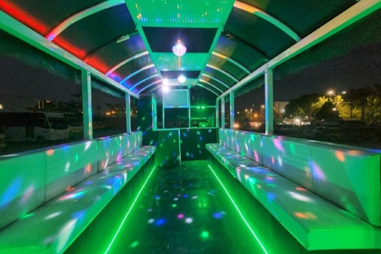 Cartagena:Chiva Party Bus met Openbar van Rum en Disco!Cartagena: Chivaparty bus met Open bar met Rum!