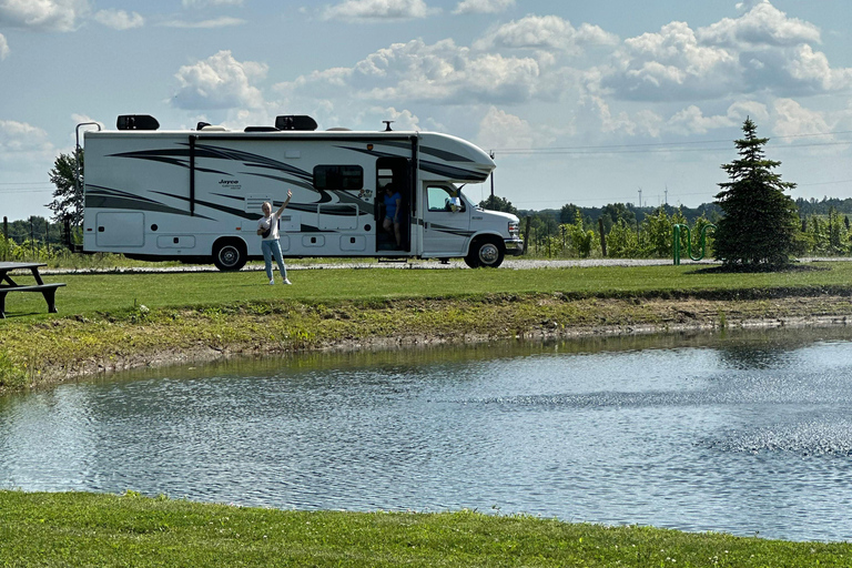 Passeio de vinho pelas Cataratas do Niágara saindo de Toronto em um trailer - MotorhomeVinho e maravilhas: Excursão às Cataratas do Niágara saindo de Toronto