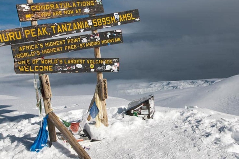 Kilimanjaro: 8-daagse Machame Route Trek met luchthaventransfers