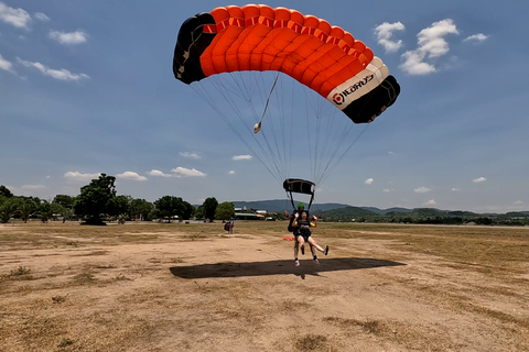 Thailand: Tandem-Fallschirmsprung über der OstküsteKeine Abholung erforderlich