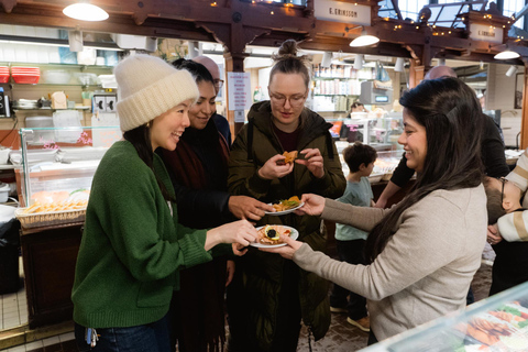 Helsinki City Tour - Finnish Food Tasting & Coffee Culture