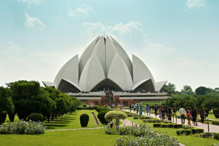 Desde Delhi: Visita a la Vieja y Nueva Delhi en coche de lujo con almuerzoTransporte de lujo y guía turístico profesional.