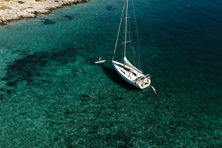 Agios Nikolaos : Excursion en bateau à voile à l'heure dorée avec vin et collations