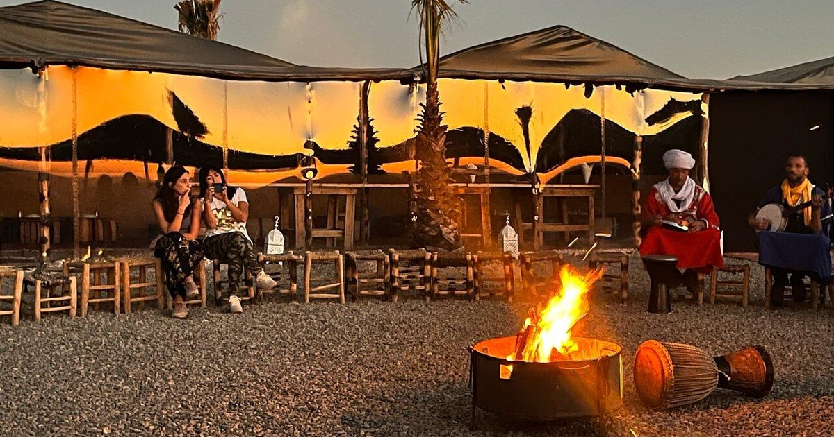 Marrakech Deserto de Agafay jantar berbere e passeio de camelo ao pôr