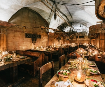 Praga: cena medieval con barra libre