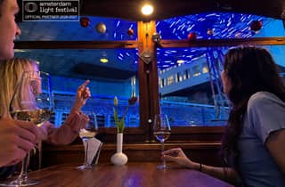 Amsterdam Light Festival: Premium-Bootstour mit Getränkeoption