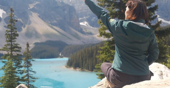 From Calgary: Small-Group Moraine Lake & Lake Louise Tour