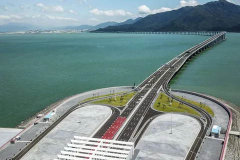 Private Limo Transfer between Hong Kong and Zhuhai via HZMB