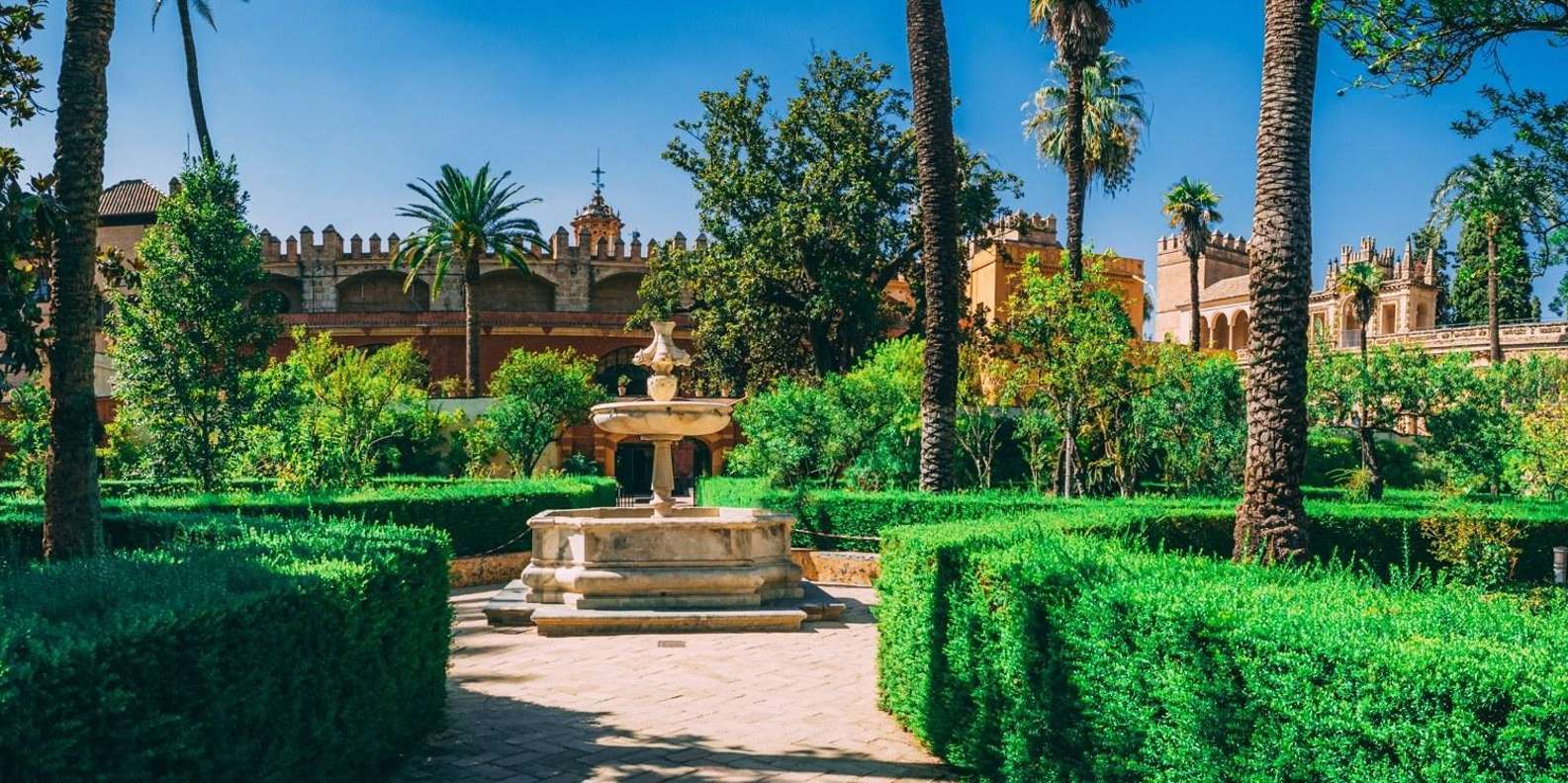 Game of thrones filming locations Seville — tiled azulejo wall in the Alcázar gardens where Ellaria Sand scenes were shot