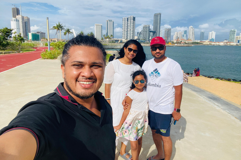 Colombo: Private City Tour with Driver and Car Colombo: Private City Tour with Driver and Van