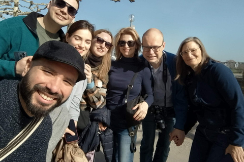 Düsseldorf: Cool Guided City Tour in English or Spanish