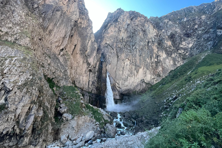Arequipa: 2-day hike with a visit to the Huaruro and Llahuar waterfalls