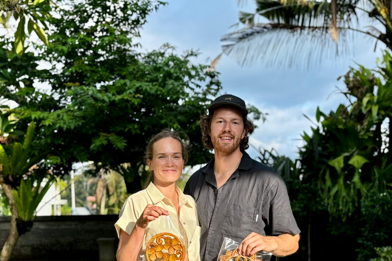 Experiência de escultura em madeira em Ubud