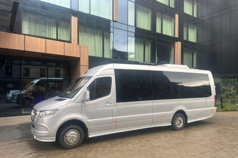 Från Krakow: Transport tur och retur till Auschwitz BirkenauSjälvstyrd guidad tur med broschyr på engelska