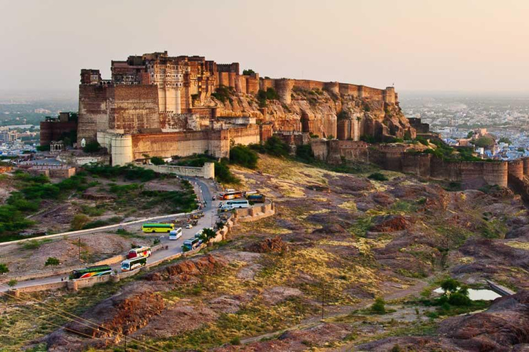 Traslado al aeropuerto de Jodhpur Premium: Cómodo y baratoTraslado al aeropuerto Desde: Ciudad De Jodhpur Al Aeropuerto De Jodhpur