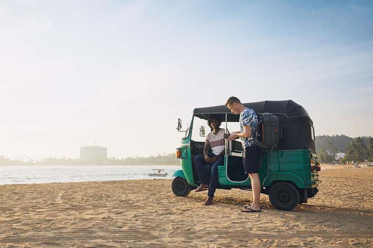 Chilaw: Tuk Tuk Tour with Local Markets and Temples