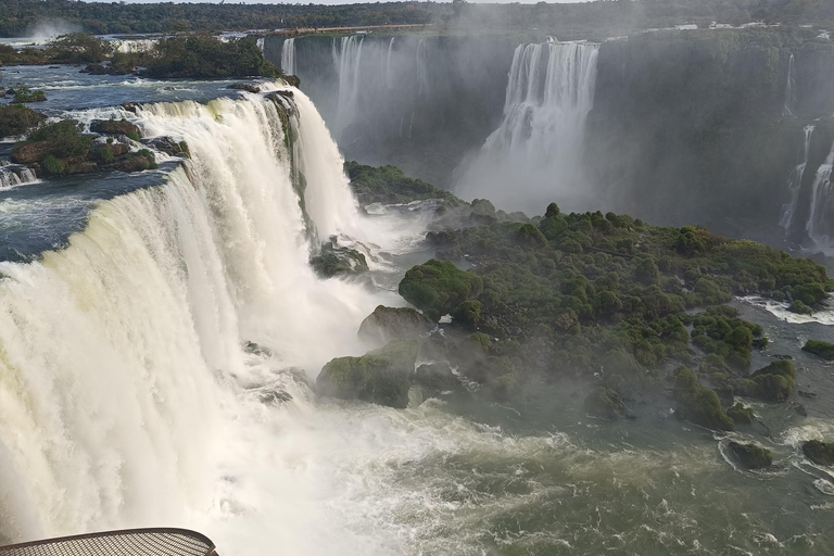 Wodospady Brazylii i Argentyny: jednodniowa wycieczka.Wodospady w Brazylii i Argentynie: jednodniowa wycieczka. .