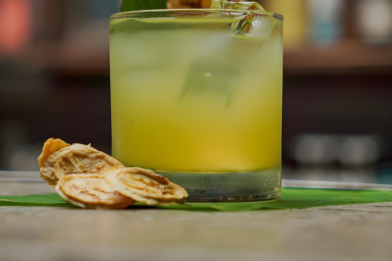 Mix Cocktails & Hidden Bar Scavenger Hunt In Chinatown