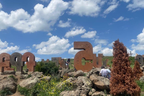 Escursione privata di un giorno a Saghmosavank-Monumento dell&#039;alfabeto e Yerevan