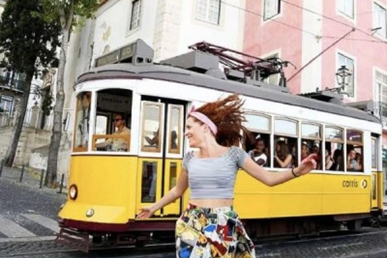 Lissabon: Tram 28 Entry Ticket mit Audioguide &amp; 24-Stunden-Pass