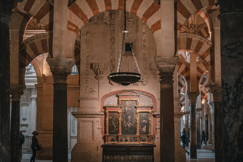 Desde Sevilla: Excursión de 2 días a Córdoba con Mezquita-CatedralHotel Don Paco punto de encuentro - 8:50 am