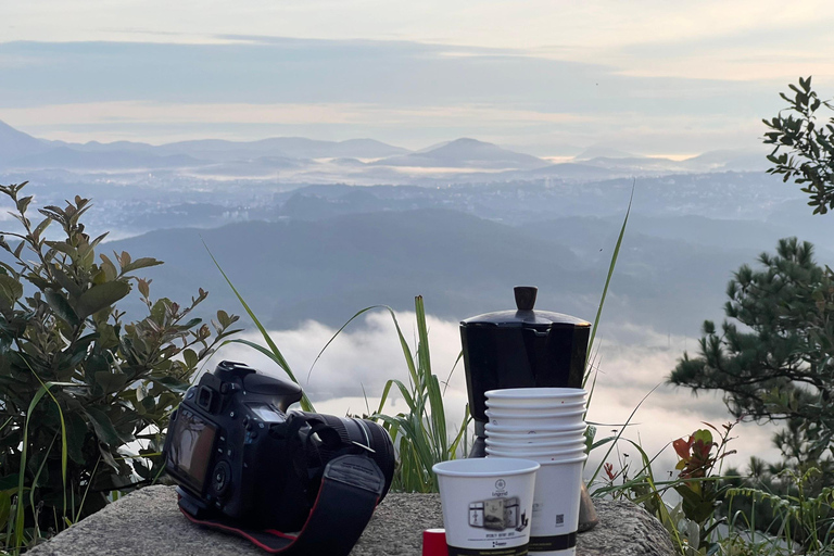 Dalat: Hiking the Mountain to observe the cloud and sunrise Da Lat: Hiking the Mountain to observe the cloud and sunrise
