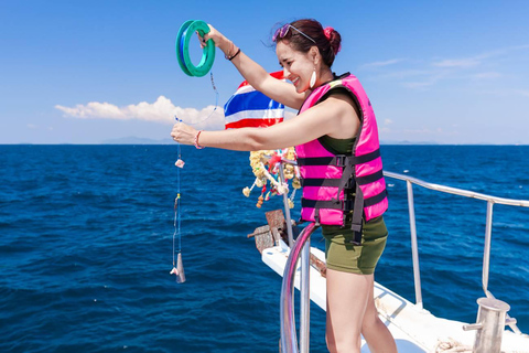 Phuket: Båtuthyrning för fiske och bläckfiskfiske med lunch