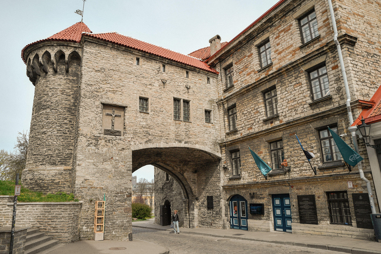 Tallinn Old Town: Medieval Stories, Estonian Food & Rooftop Complete Package: (Food & Drinks Included)